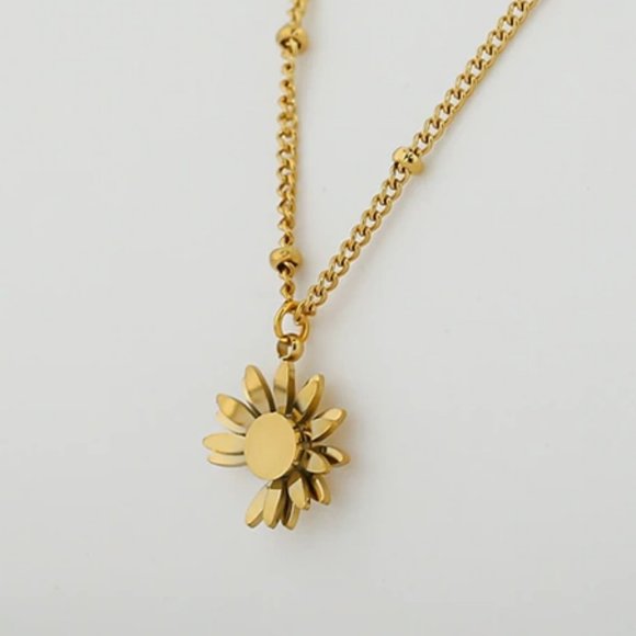 New 18K Gold Plated Daisy Diamond Necklace - Picture 6 of 6